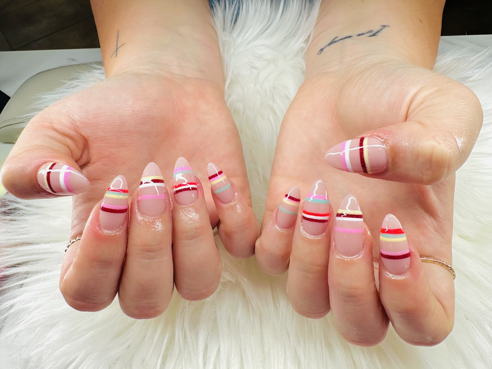 VLuxe Nails and Spa logo