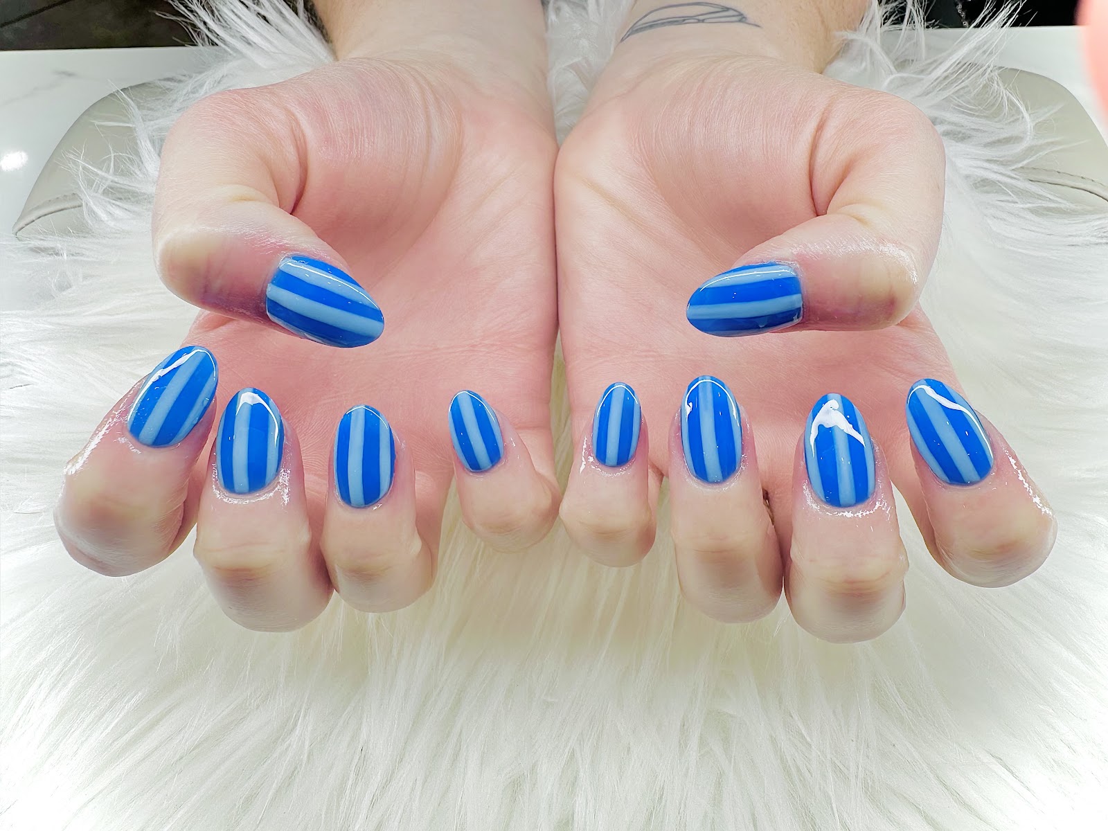 VLuxe Nails and Spa nail photo 3